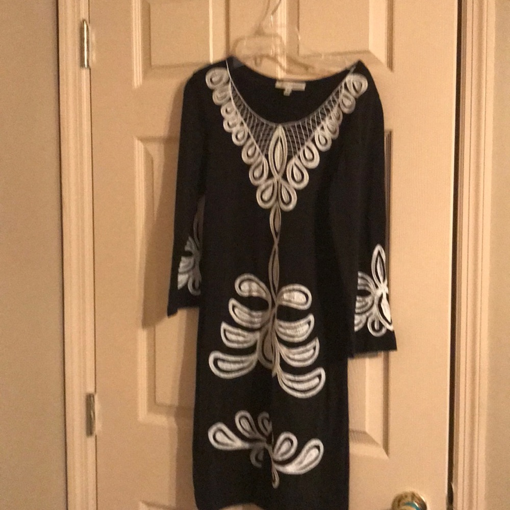 Dress with 3/4 sleeves. Soft material